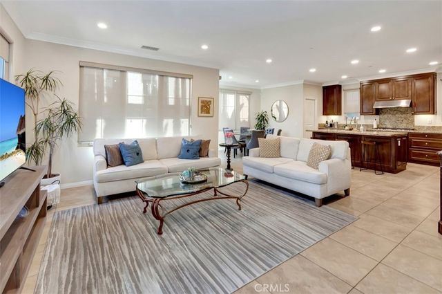 67 Hanging Garden, Irvine, CA 92620