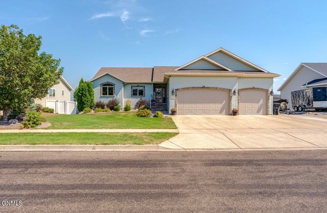 5207 Mellowsun Drive, Bismarck, ND 58503 property photo