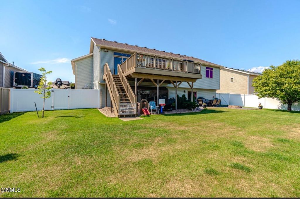 5207 Mellowsun Drive, Bismarck, ND 58503 photo 2