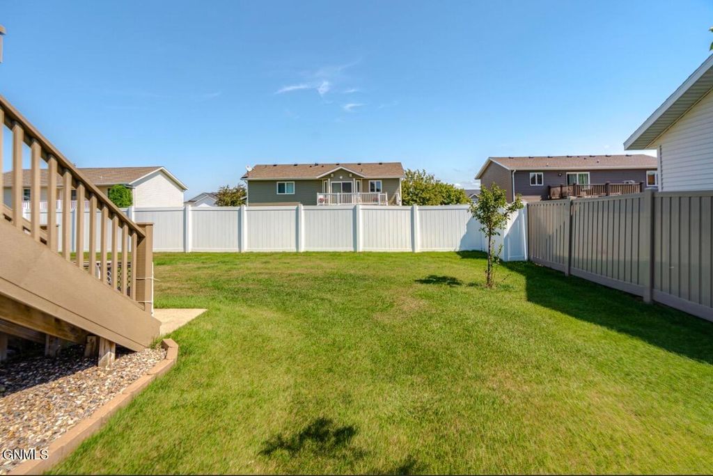 5207 Mellowsun Drive, Bismarck, ND 58503 photo 3