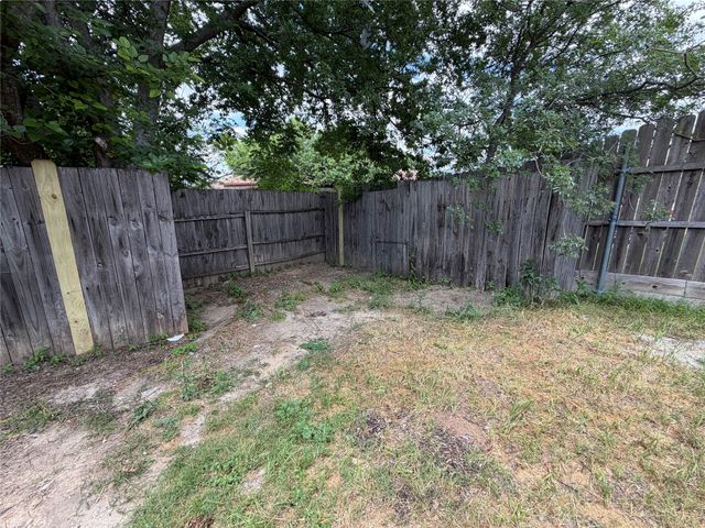 719 Westover Drive, Lancaster, TX 75134