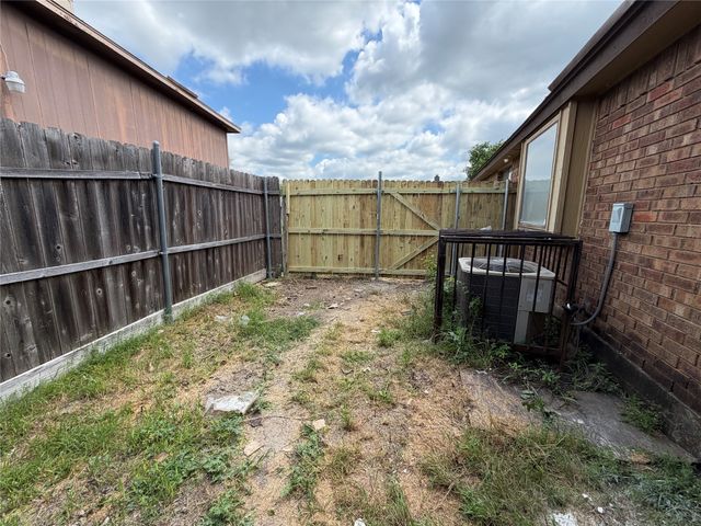 719 Westover Drive, Lancaster, TX 75134