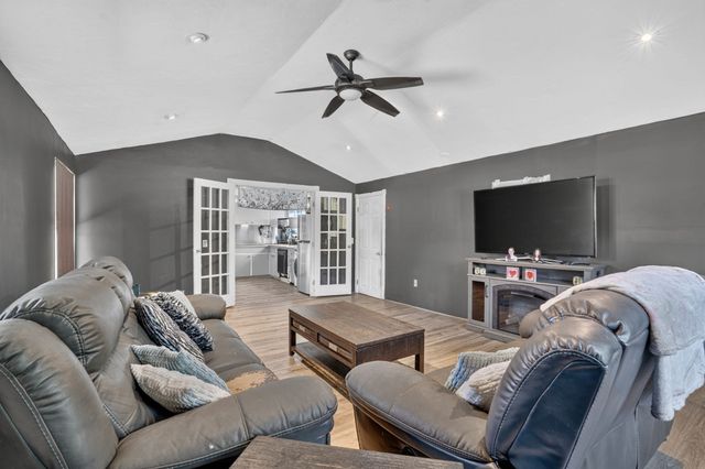 223 Elsie Rd, Brockton, MA 02302