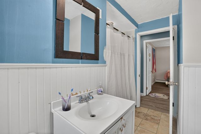 223 Elsie Rd, Brockton, MA 02302