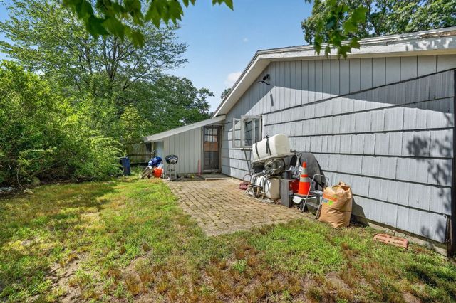 223 Elsie Rd, Brockton, MA 02302