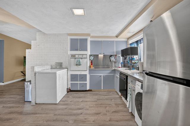 223 Elsie Rd, Brockton, MA 02302