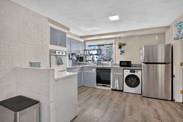 223 Elsie Rd, Brockton, MA 02302