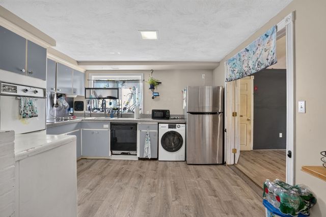 223 Elsie Rd, Brockton, MA 02302