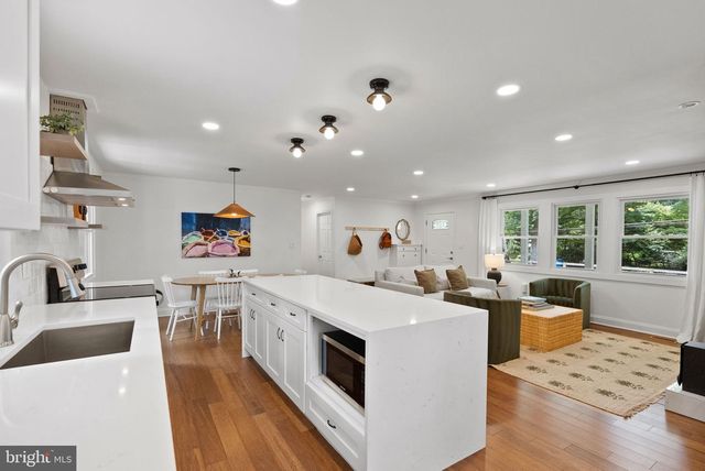 9221 WEANT DR, Great Falls, VA 22066