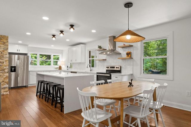 9221 WEANT DR, Great Falls, VA 22066