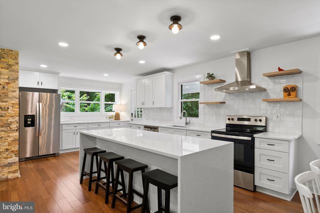 9221 WEANT DR, Great Falls, VA 22066