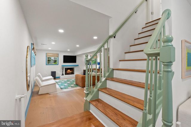 9221 WEANT DR, Great Falls, VA 22066