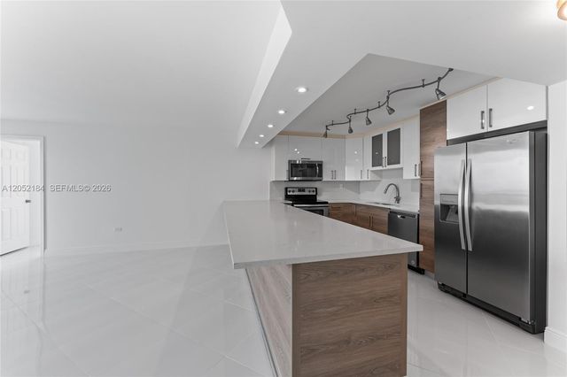 7135 Collins Avenue 1535, Miami Beach, FL 33141