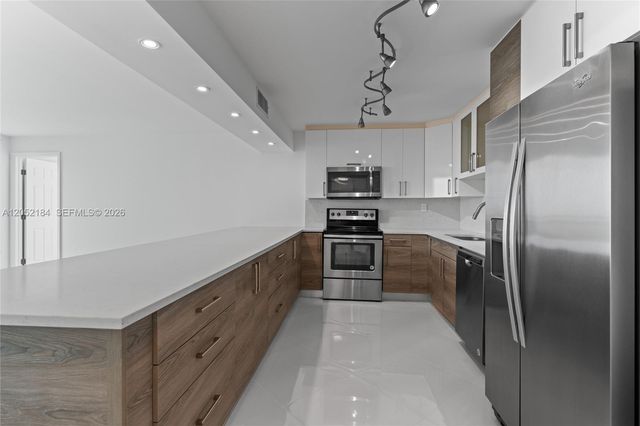 7135 Collins Avenue 1535, Miami Beach, FL 33141