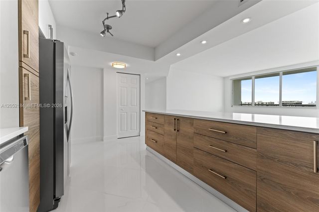 7135 Collins Avenue 1535, Miami Beach, FL 33141