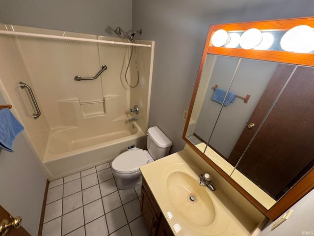 110 Lyn Dee Court, New Carlisle, IN 46552