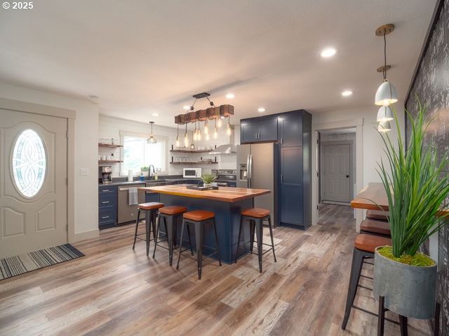 940 W LUELLEN Dr, Roseburg, OR 97471