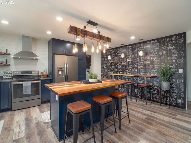 940 W LUELLEN Dr, Roseburg, OR 97471