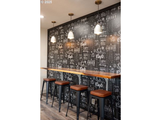 940 W LUELLEN Dr, Roseburg, OR 97471