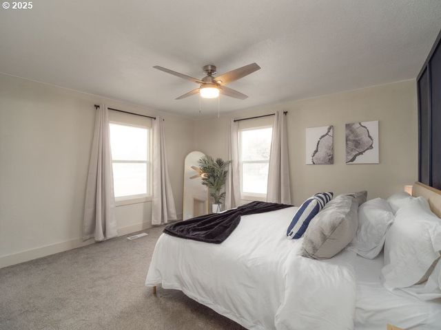 940 W LUELLEN Dr, Roseburg, OR 97471