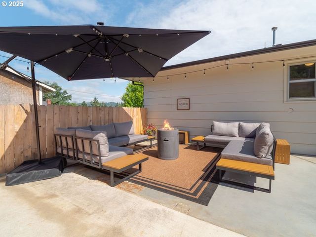 940 W LUELLEN Dr, Roseburg, OR 97471