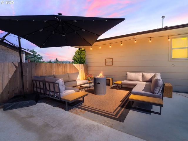 940 W LUELLEN Dr, Roseburg, OR 97471