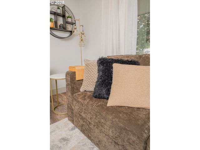 940 W LUELLEN Dr, Roseburg, OR 97471