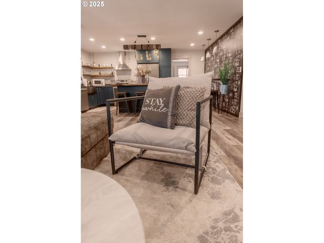 940 W LUELLEN Dr, Roseburg, OR 97471