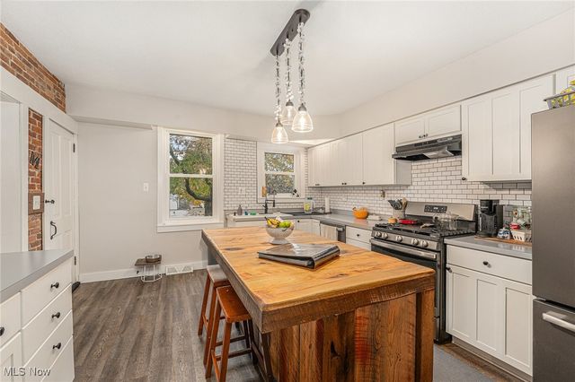 249 W Main Street, Madison, OH 44057