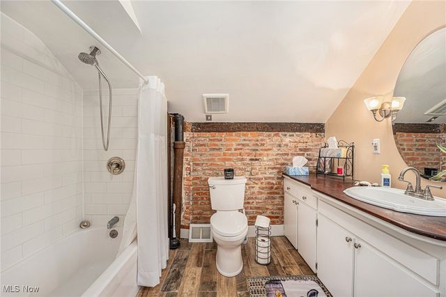 249 W Main Street, Madison, OH 44057