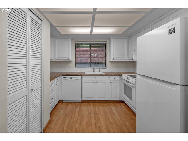 2802 TREETOP Ln, West Linn, OR 97068