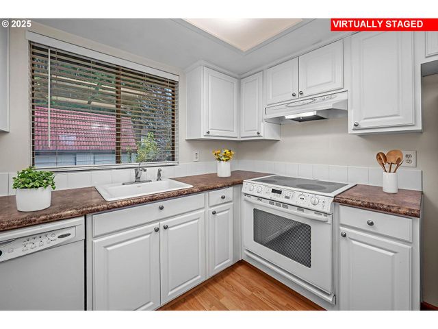 2802 TREETOP Ln, West Linn, OR 97068