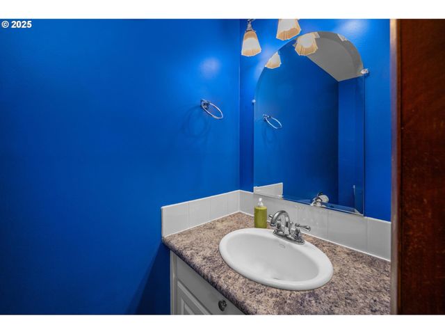 2802 TREETOP Ln, West Linn, OR 97068