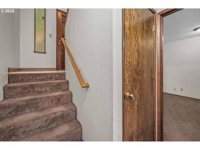 2802 TREETOP Ln, West Linn, OR 97068