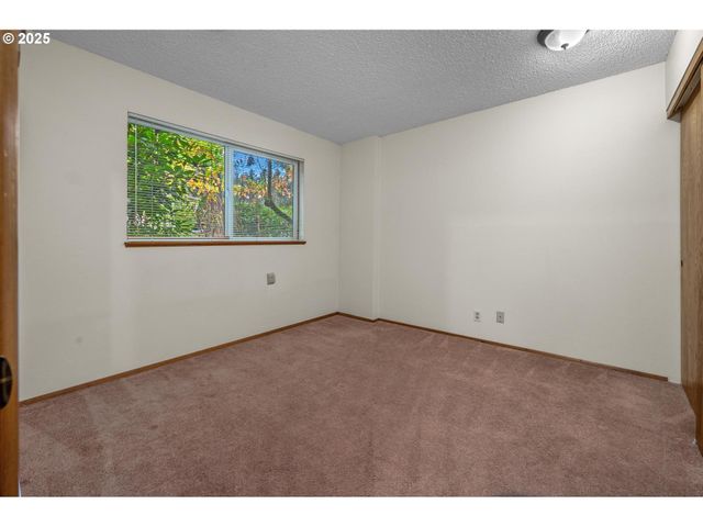 2802 TREETOP Ln, West Linn, OR 97068