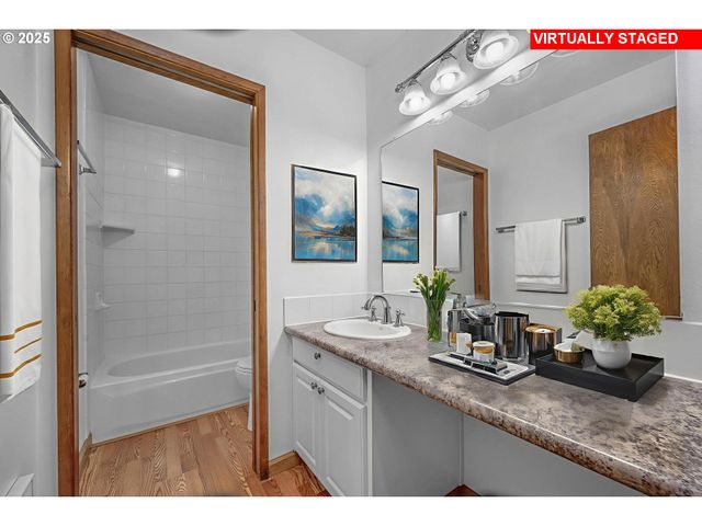 2802 TREETOP Ln, West Linn, OR 97068