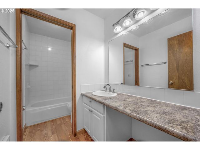 2802 TREETOP Ln, West Linn, OR 97068