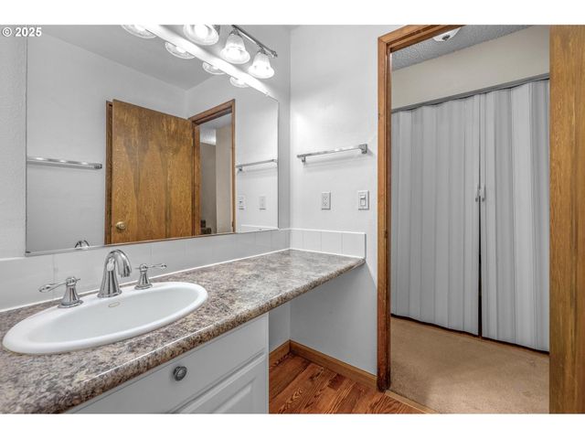 2802 TREETOP Ln, West Linn, OR 97068