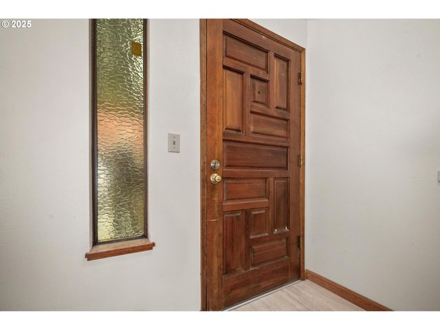 2802 TREETOP Ln, West Linn, OR 97068