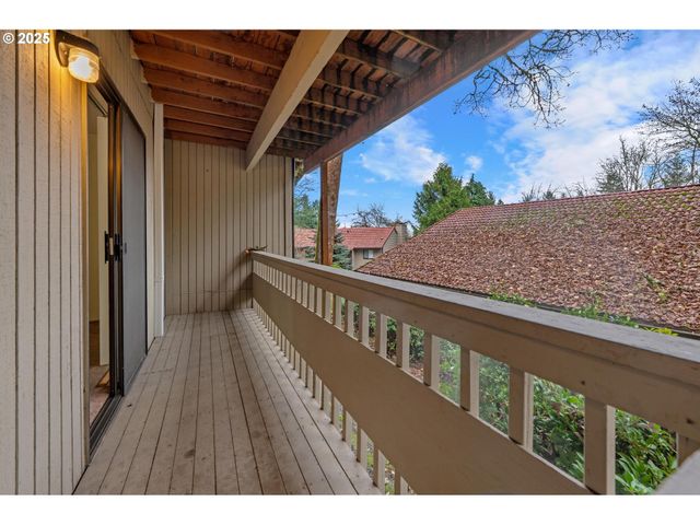 2802 TREETOP Ln, West Linn, OR 97068