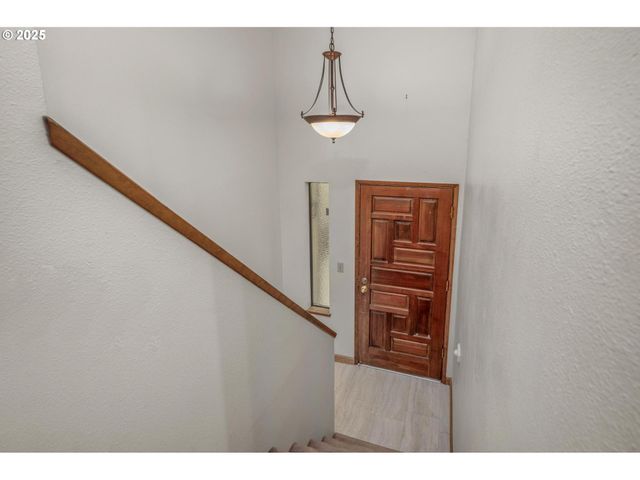 2802 TREETOP Ln, West Linn, OR 97068