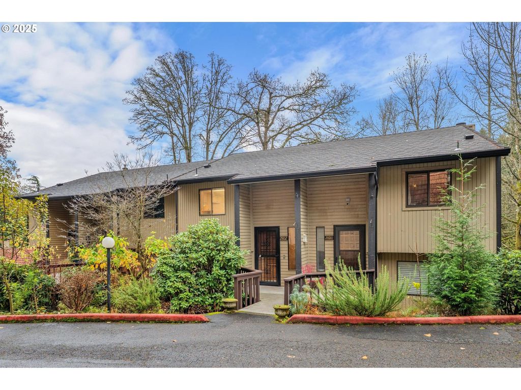 2802 TREETOP Ln, West Linn, OR 97068