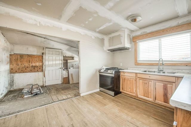2450 Knowles Street, Selma, CA 93662
