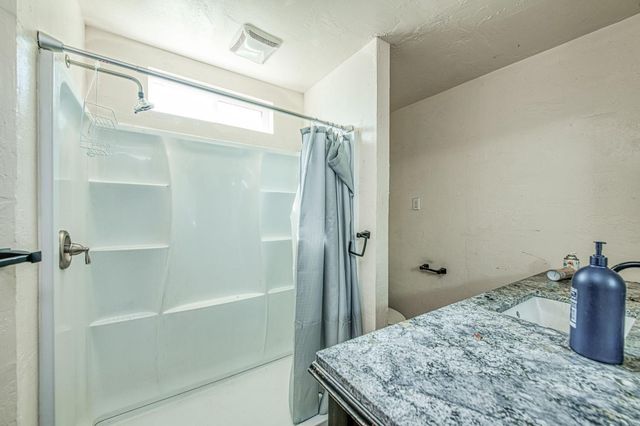 2450 Knowles Street, Selma, CA 93662