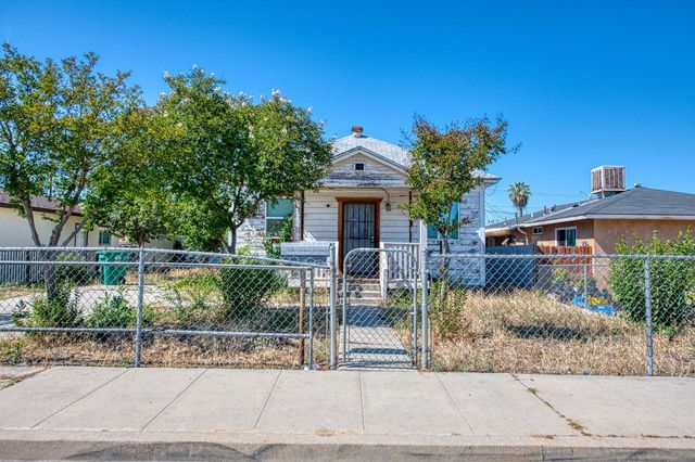 2450 Knowles Street, Selma, CA 93662