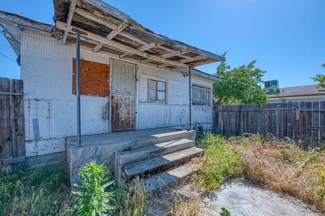 2450 Knowles Street, Selma, CA 93662