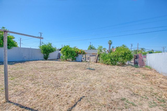 2450 Knowles Street, Selma, CA 93662