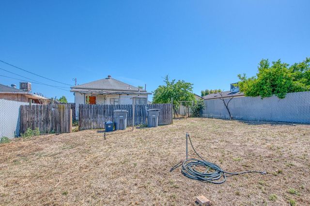 2450 Knowles Street, Selma, CA 93662