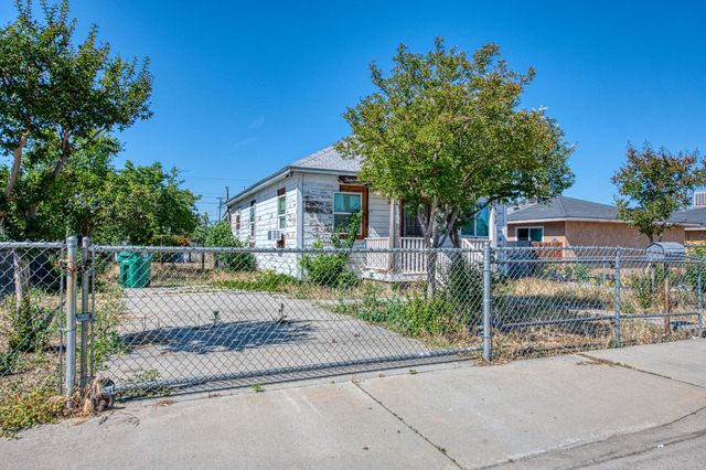 2450 Knowles Street, Selma, CA 93662