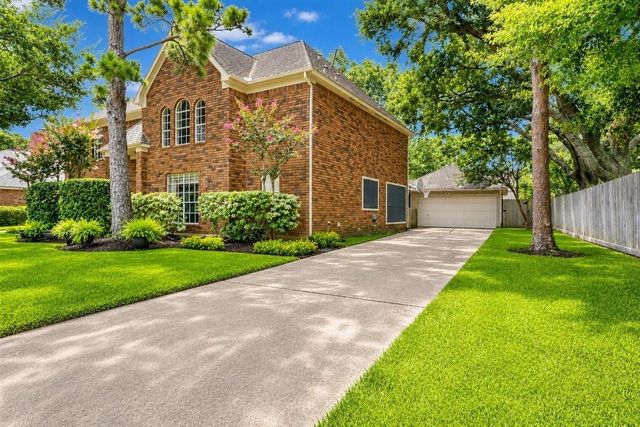 2031 Hillside Oak Lane, Houston, TX 77062